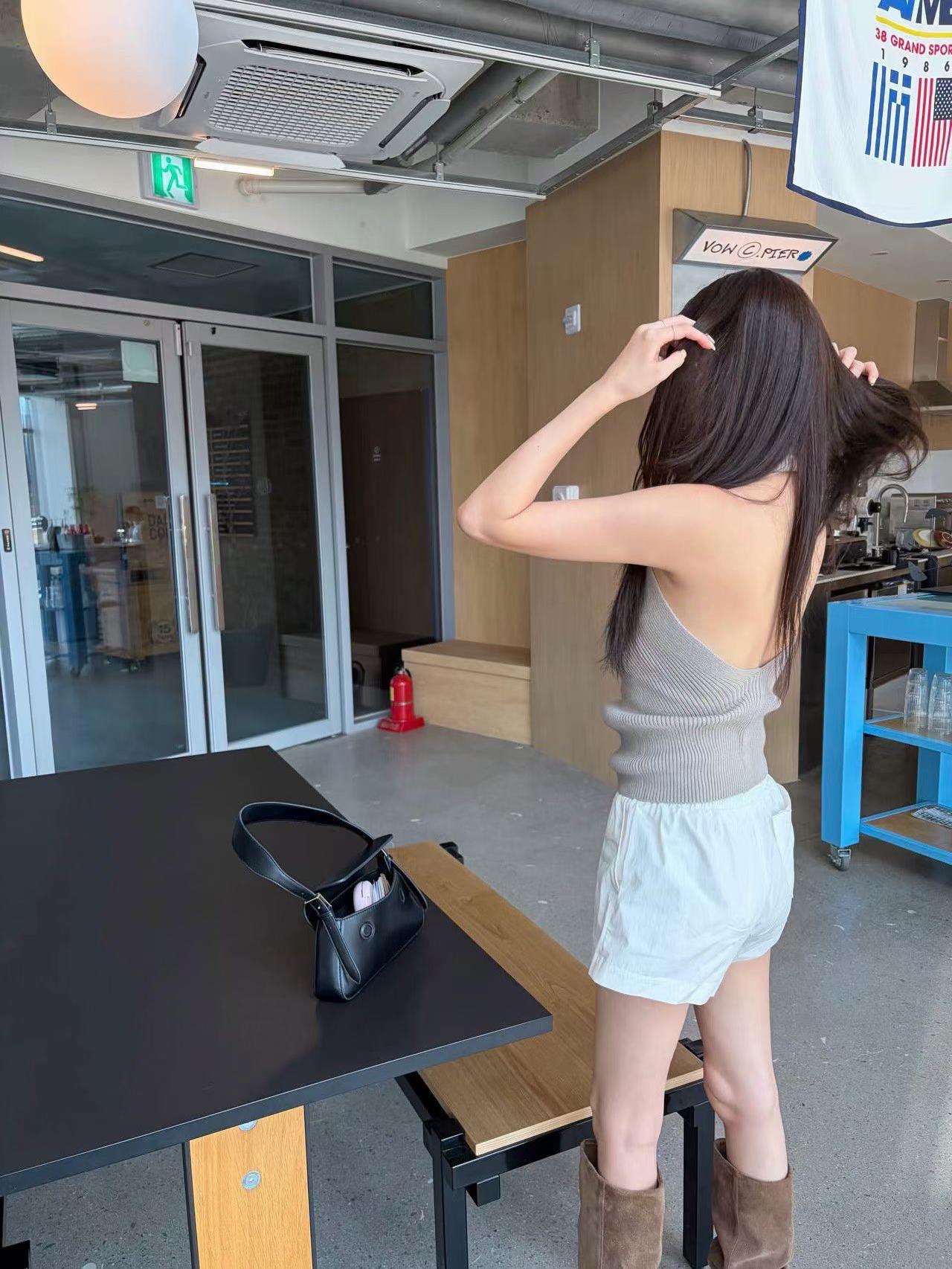 寬鬆高領美背坑條背心